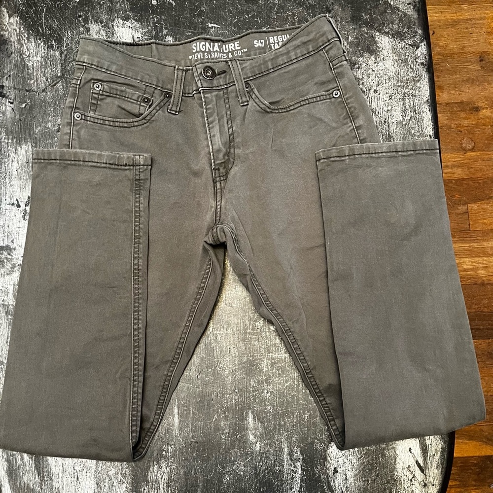 Levis Signature S47 Regular Taper gray jeans, size 28x30. Used condition.